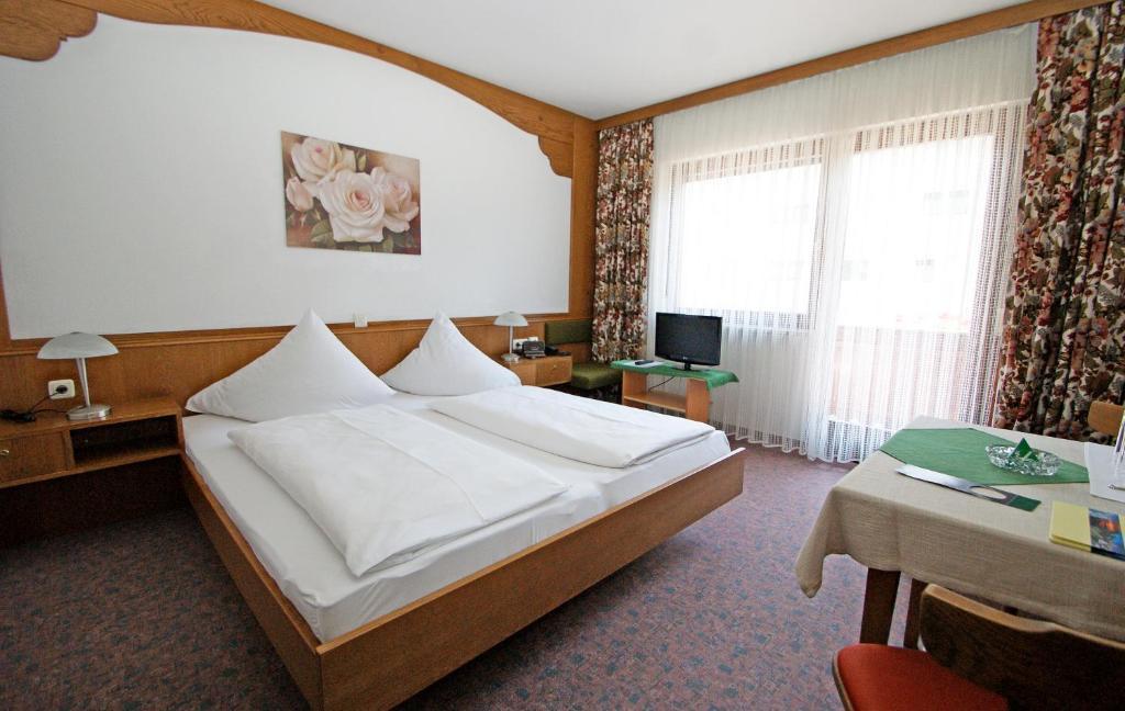 Hotel Alpenblick Schruns Ruang foto