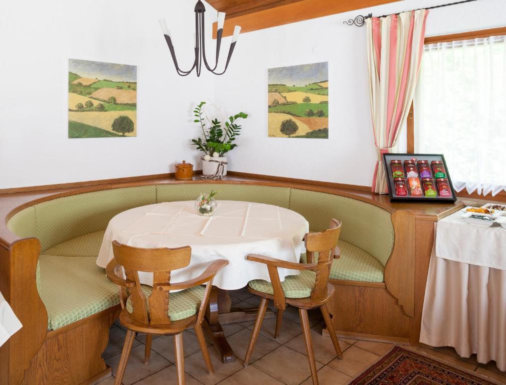Hotel Alpenblick Schruns Bagian luar foto